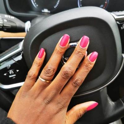 Ongle fushia 1