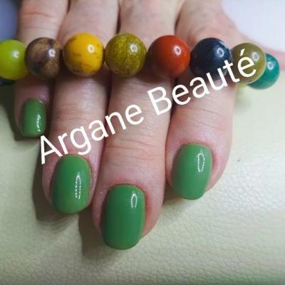 Ongle vert pale